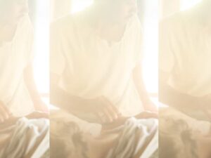 和のチネイザン(腸マッサージ)の様子。セラピストスクールでは手技だけでなく在り方の大切さを共有していきます。